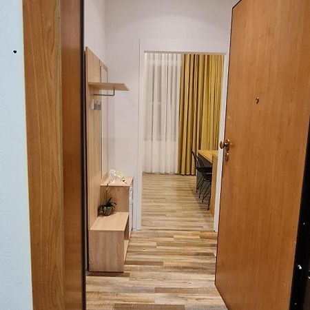 Luxury Apartment Тирана Екстериор снимка