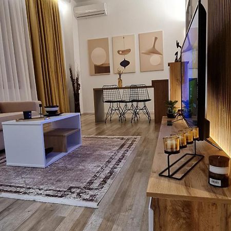 Luxury Apartment Тирана Екстериор снимка
